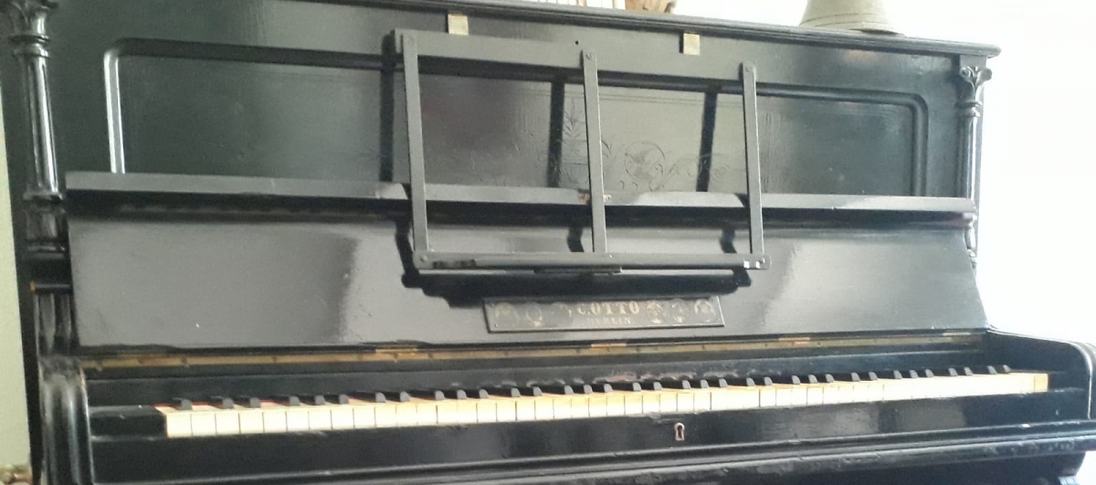 Storia tribolata di un pianoforte con la cassa in acciaio